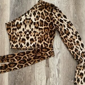 •One shoulder cropped going out shirt 
•From SHEIN but good quality